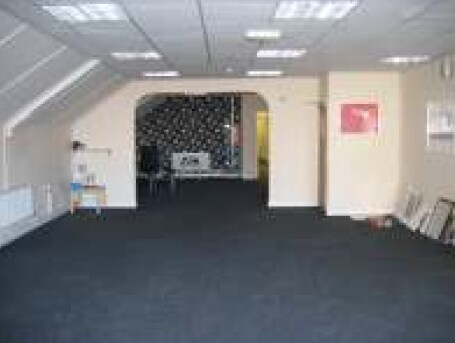 102-104 Victoria St, Grimsby for lease - Building Photo - Image 2 of 3