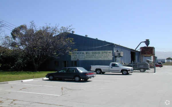 2050 Oakland Rd, San Jose, CA for lease - Building Photo - Image 2 of 4