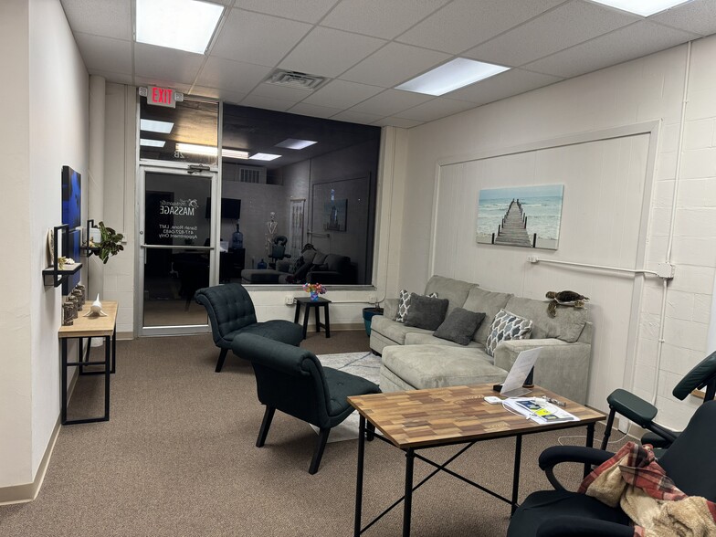 304 E Jackson St, Willard, MO for lease - Building Photo - Image 2 of 15