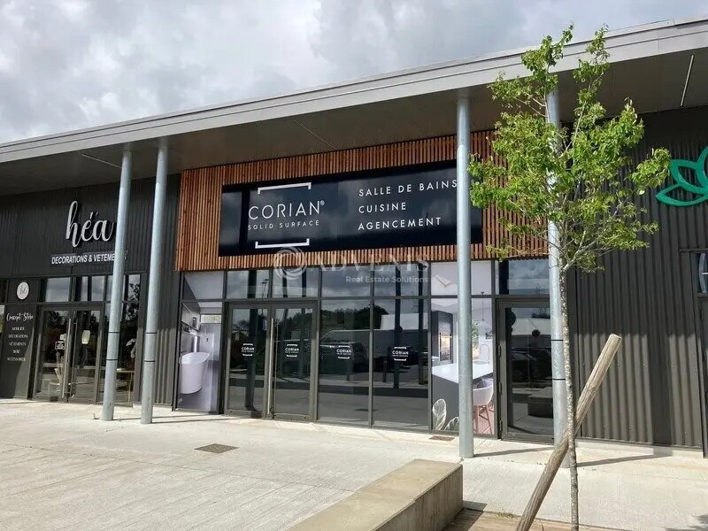 Retail in Biganos for lease Building Photo- Image 1 of 6