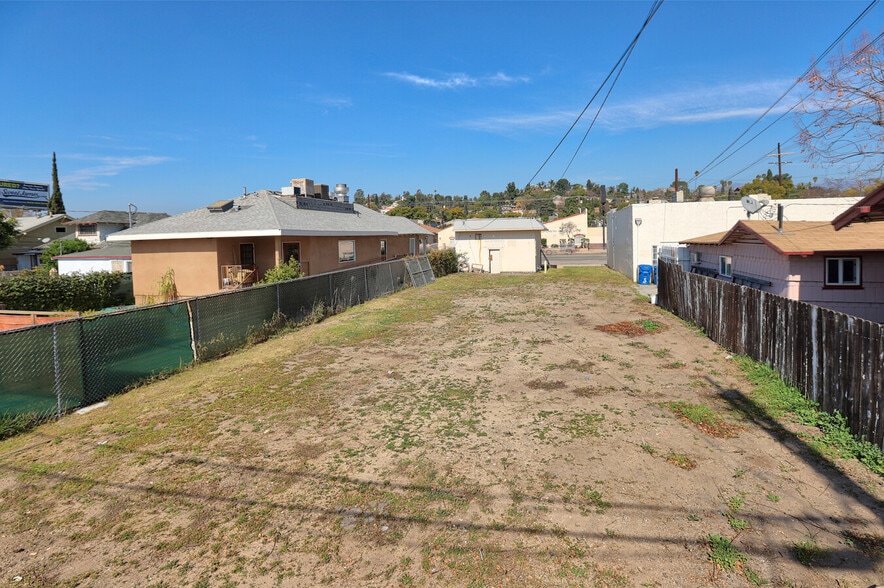 5834 York St Blvd, Los Angeles, CA for sale - Building Photo - Image 3 of 6
