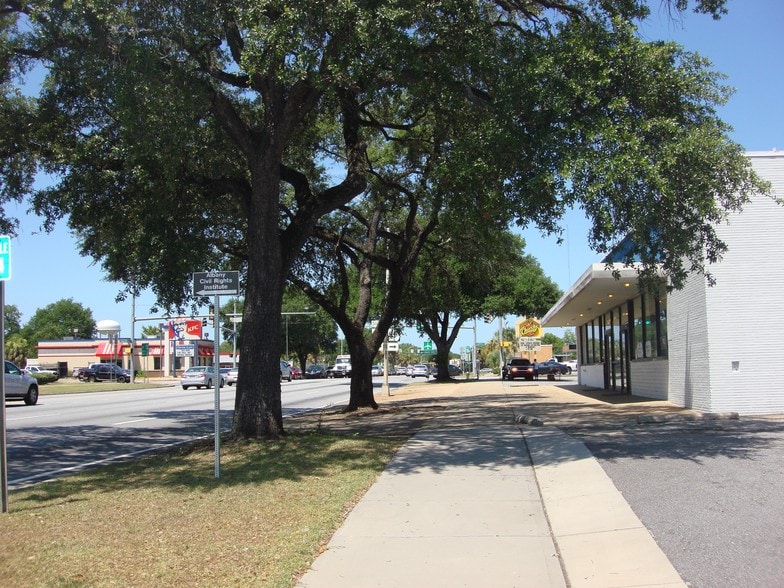 317 E Oglethorpe Blvd, Albany, GA 31705