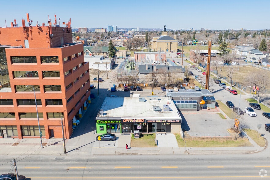 1715 Centre St NW, Calgary, AB for sale - Aerial - Image 3 of 3