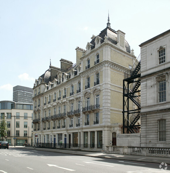 14-15 Lower Grosvenor Pl, London for lease - Building Photo - Image 2 of 7