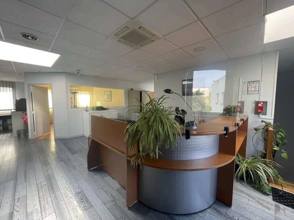 Location Bureaux 148 m² - Photo 1