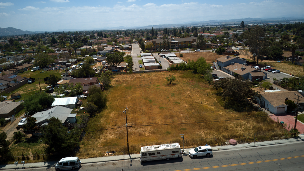 Moreno Valley Multi Family Homes portfolio of 3 properties for sale on LoopNet.com - Building Photo - Image 2 of 17