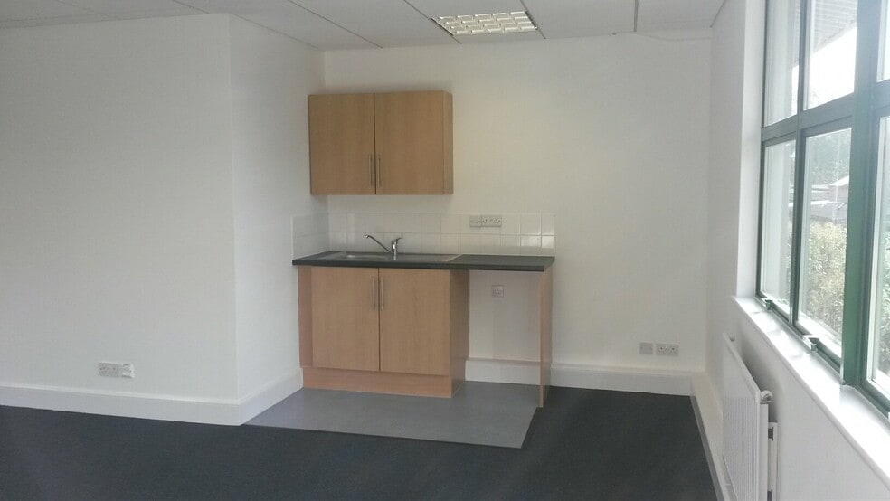 Blenheim Rd, Epsom for lease - Interior Photo - Image 3 of 6