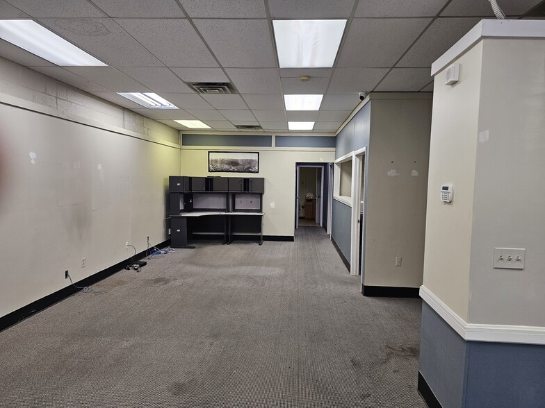 47549-47567 Van Dyke Ave, Utica, MI for lease - Building Photo - Image 3 of 6