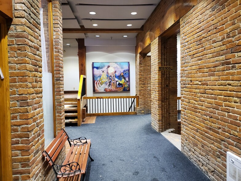 430 Rue Sainte-Hélène, Montréal, QC for lease - Lobby - Image 3 of 14