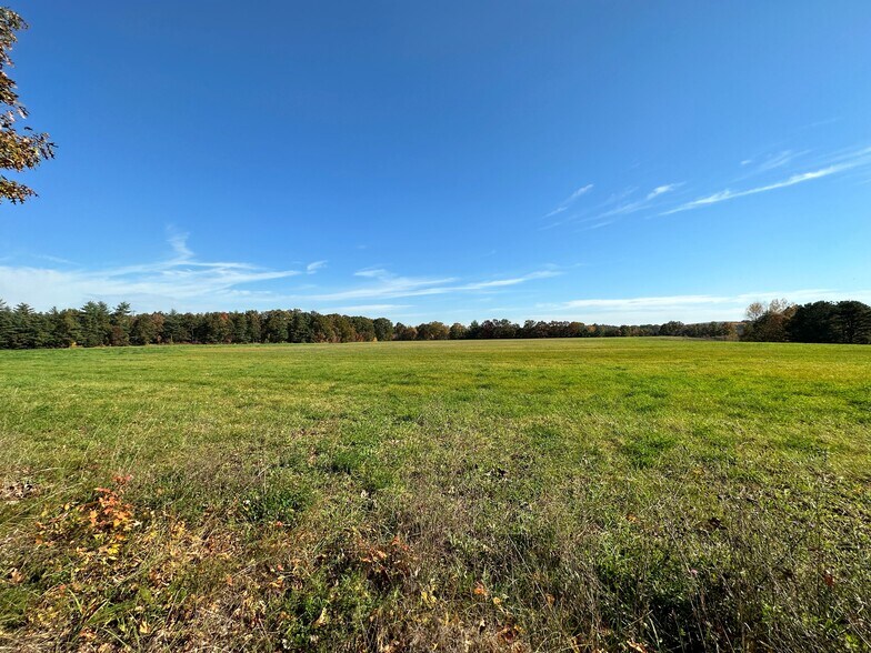 Lockhouse Rd, Westfield, MA for sale - Primary Photo - Image 1 of 4