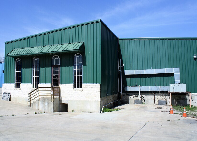 11400 Old Lockhart Rd, Austin, TX 78747 Industrial plus Fenced Yard