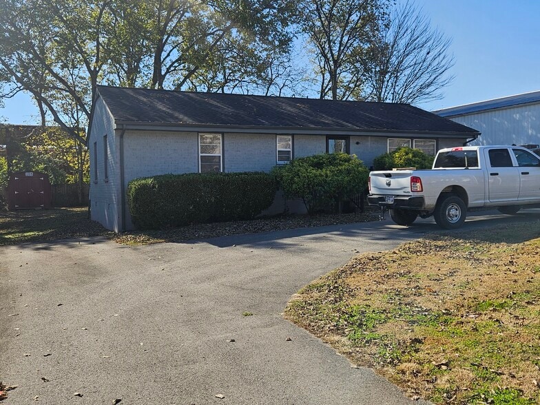 110 Confederate Dr, Franklin, TN for lease - Building Photo - Image 2 of 12