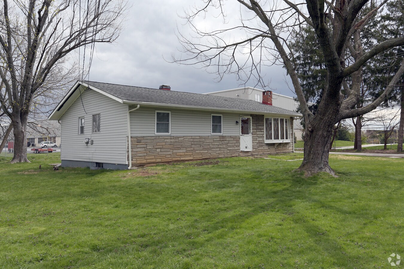 10 School Ln, Folcroft, PA 19032