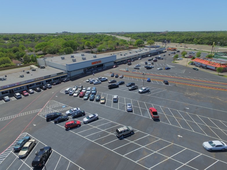 2550 W Red Bird Ln, Dallas, TX for sale - Building Photo - Image 1 of 1