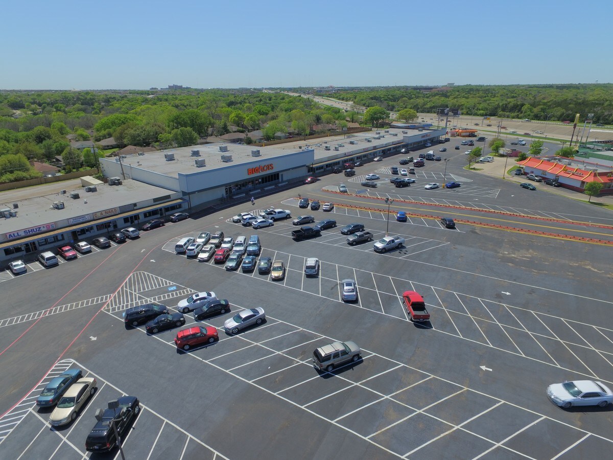 2550 W Red Bird Ln, Dallas, TX 75237