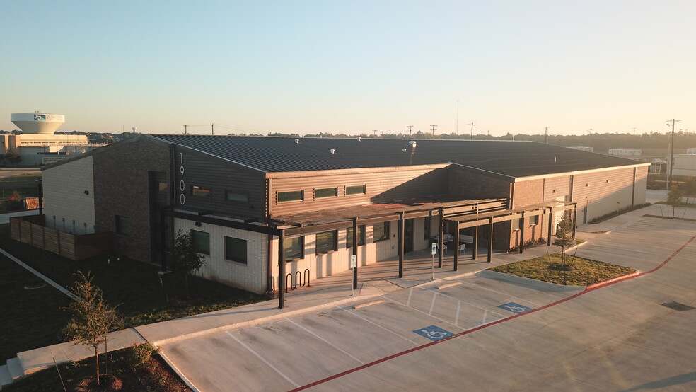 1900 Hur Industrial Blvd, Cedar Park, TX for lease - Building Photo - Image 1 of 7