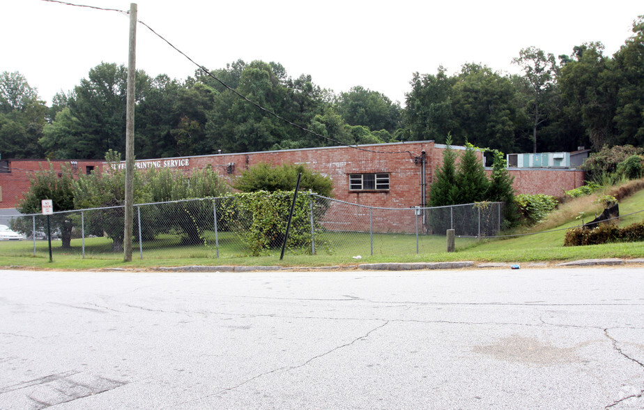 2697 Apple Valley Rd NE, Atlanta, GA for lease - Building Photo - Image 2 of 8