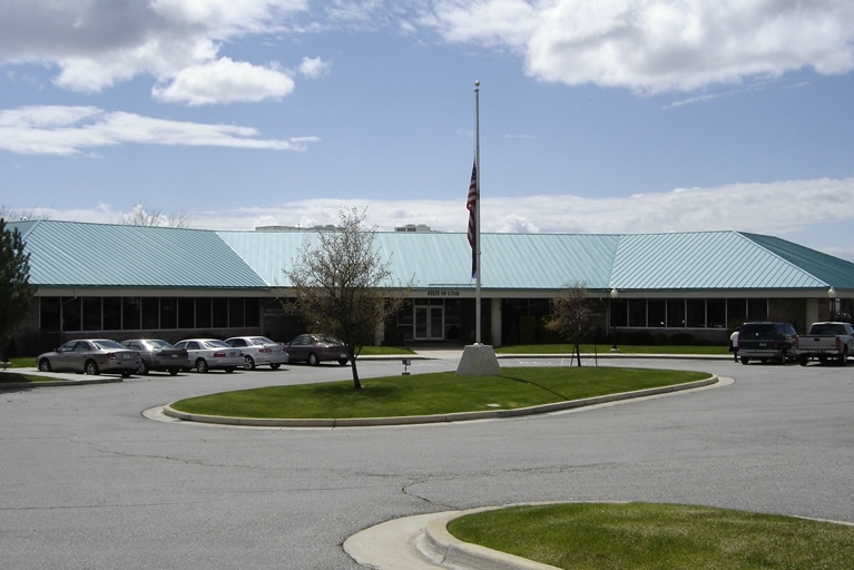 523 W Heritage Park Blvd, Layton, UT for lease - Primary Photo - Image 1 of 3