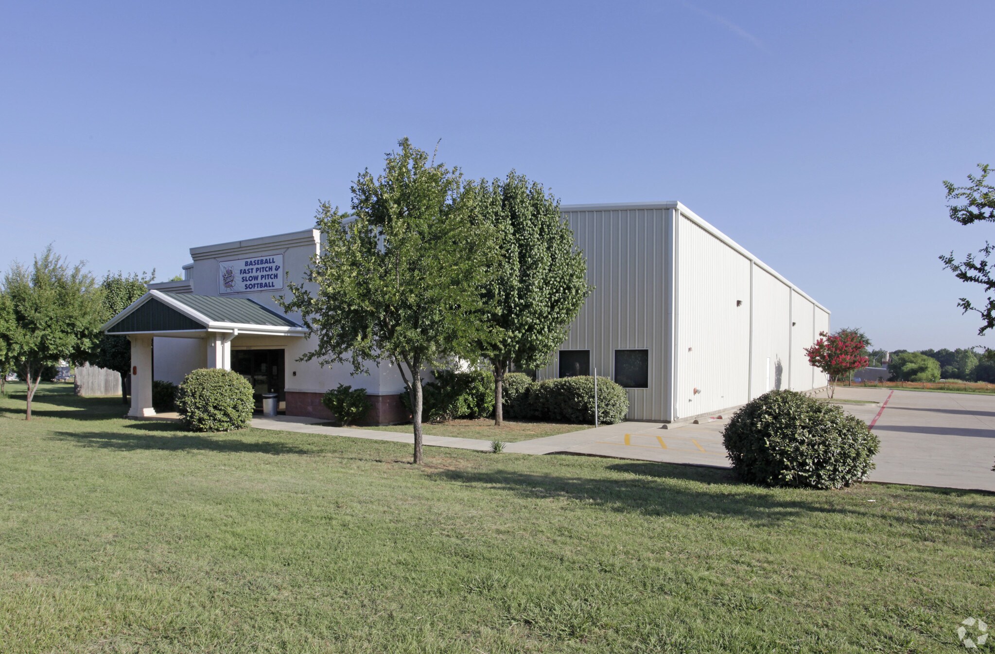 3001 Turner Warnell Rd, Arlington, TX 76001