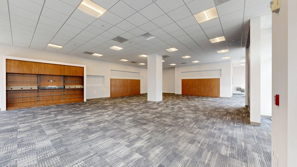 2111 E Ivanhoe Pl, Milwaukee, WI for lease - Matterport 3D Scan - Image 2 of 8