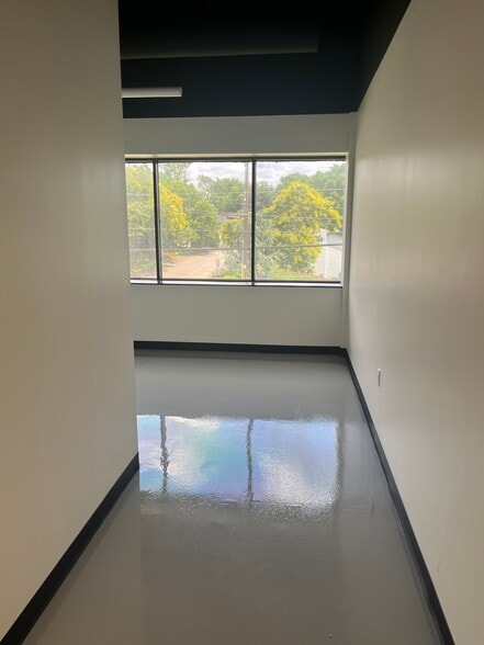 522 Cliff Cir, Nashville, TN for sale - Building Photo - Image 2 of 10