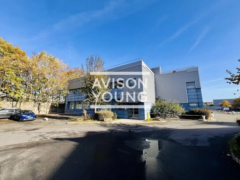 Flex in La Courneuve for lease - Building Photo - Image 2 of 6