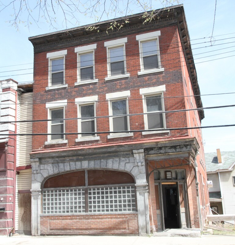 900 Island Ave, Mc Kees Rocks, PA 15136