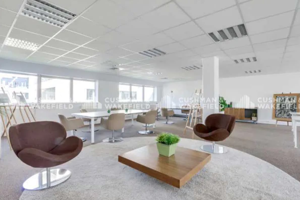 2-12 Rue du Chemin des Femmes, Massy for lease Interior Photo- Image 1 of 9