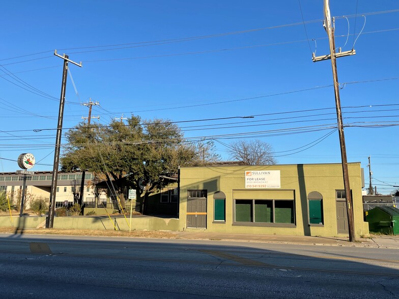 2020 Broadway St, San Antonio, TX for lease - Building Photo - Image 3 of 4