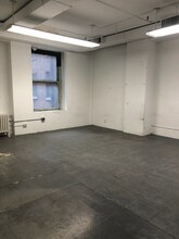 303-305 Fifth Ave, New York, NY for lease Interior Photo- Image 1 of 3