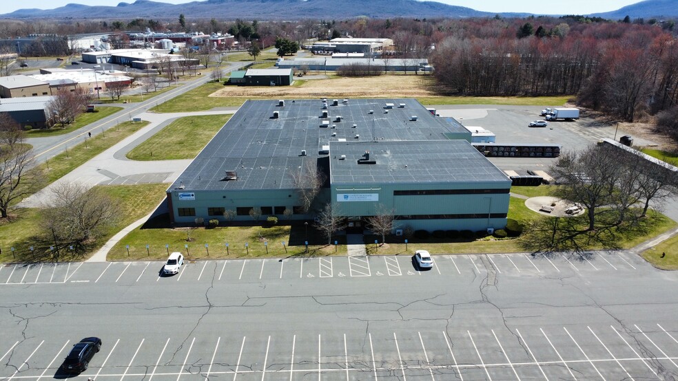 168 Industrial Dr, Northampton, MA for lease - Building Photo - Image 2 of 6