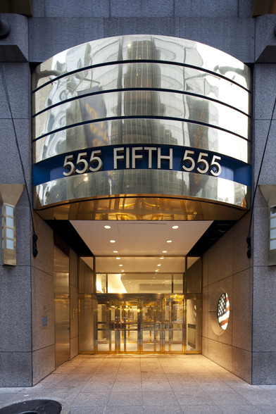 555 Fifth Ave, New York, NY for lease - Building Photo - Image 2 of 11