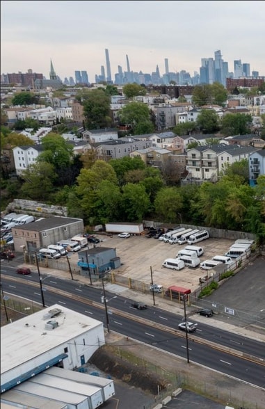 598-614 Tonnelle Ave, Jersey City, NJ for lease - Building Photo - Image 2 of 12