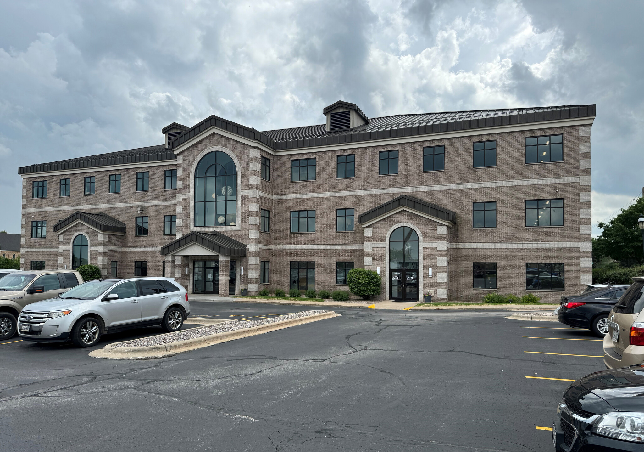 325 Reid St, De Pere, WI for lease Building Photo- Image 1 of 16