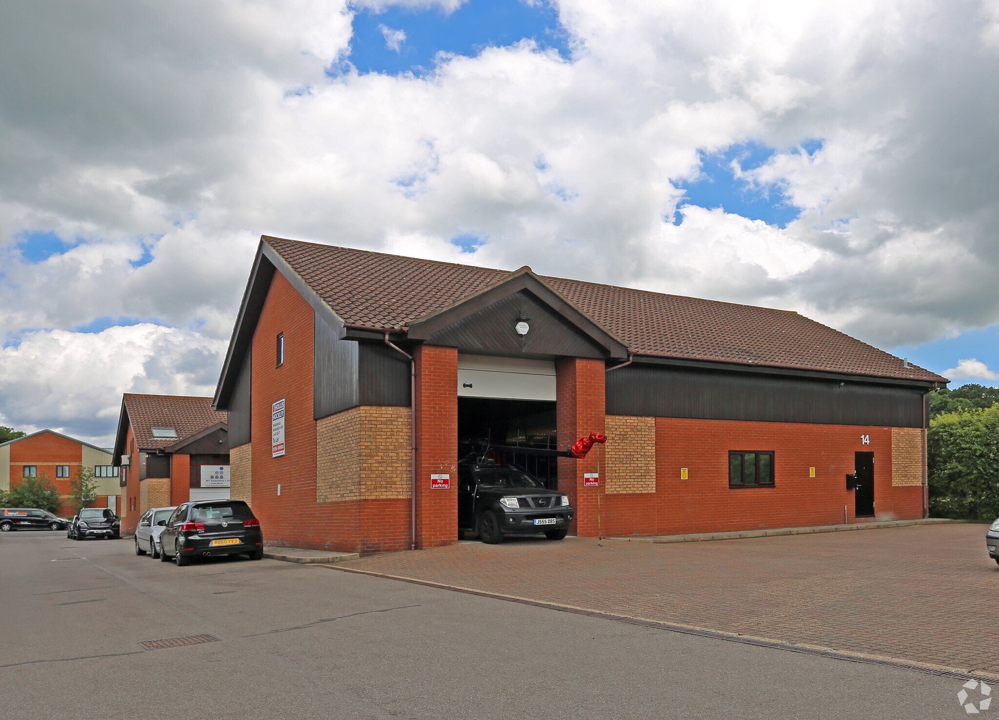London Rd, Hook for lease Primary Photo- Image 1 of 5