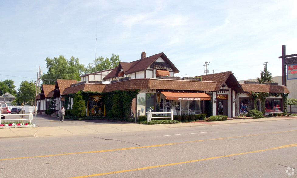 809 E Michigan Ave, Lansing, MI for sale - Building Photo - Image 3 of 5