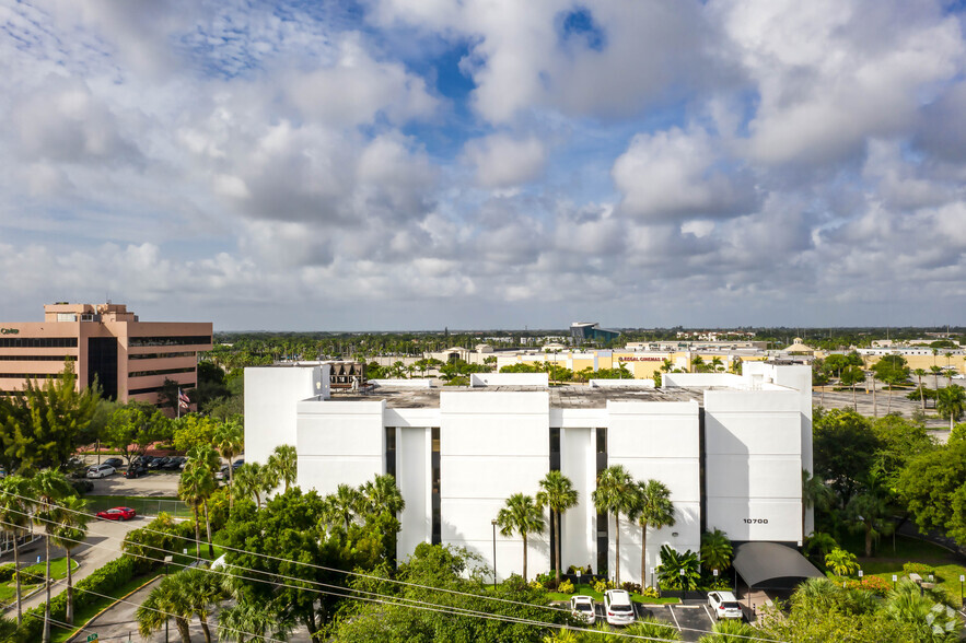 10700 Caribbean Blvd, Miami, FL for lease - Aerial - Image 2 of 10