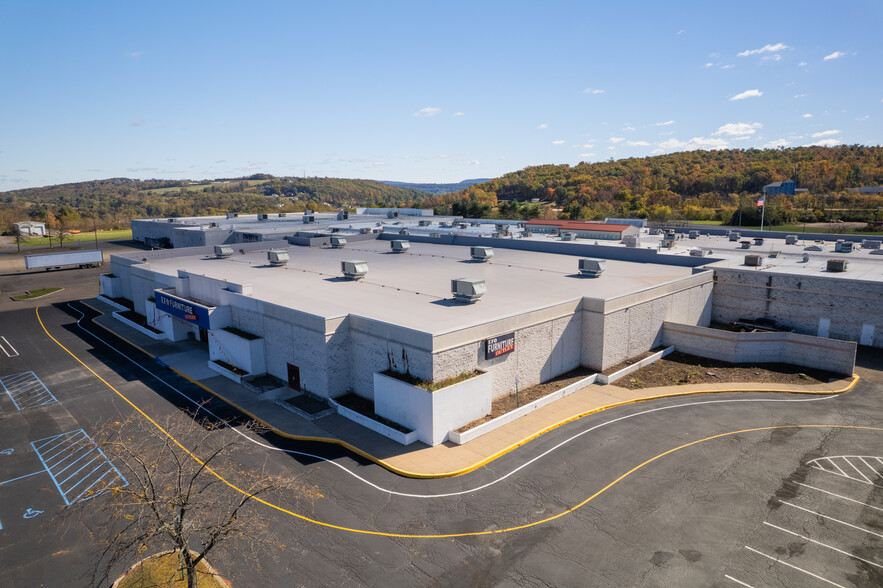 225 Columbia Mall Dr, Bloomsburg, PA for sale - Building Photo - Image 2 of 4