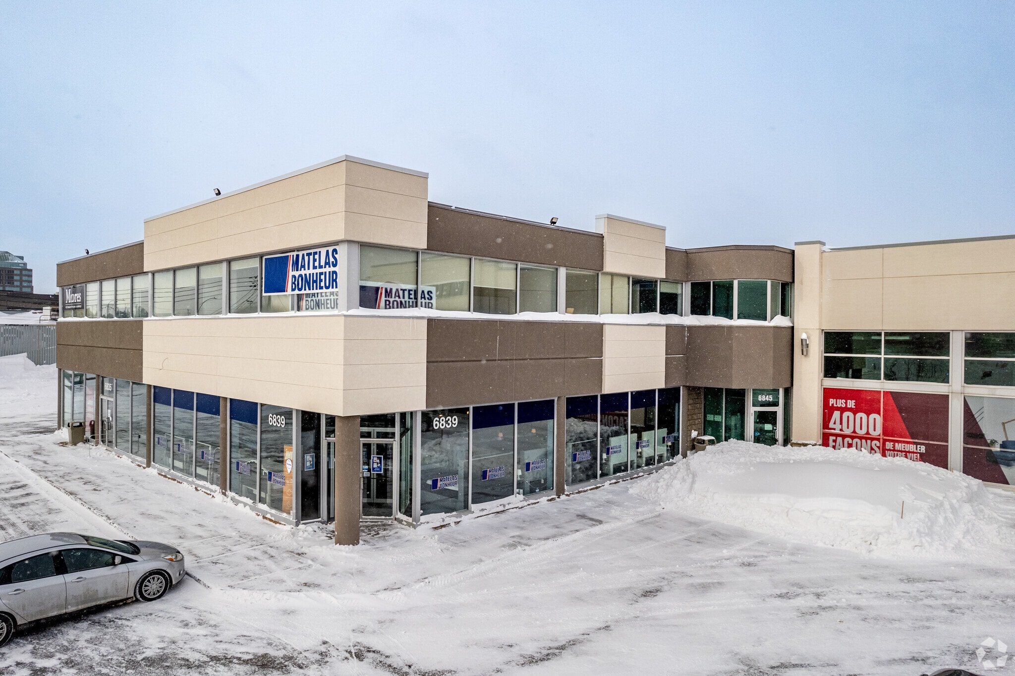 6835-6925 Rue Jean-Talon E, Montréal, QC for lease Primary Photo- Image 1 of 5