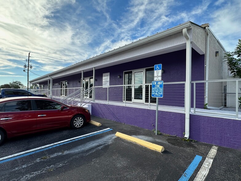 5620 Palmer Blvd, Sarasota, FL for lease - Building Photo - Image 2 of 29