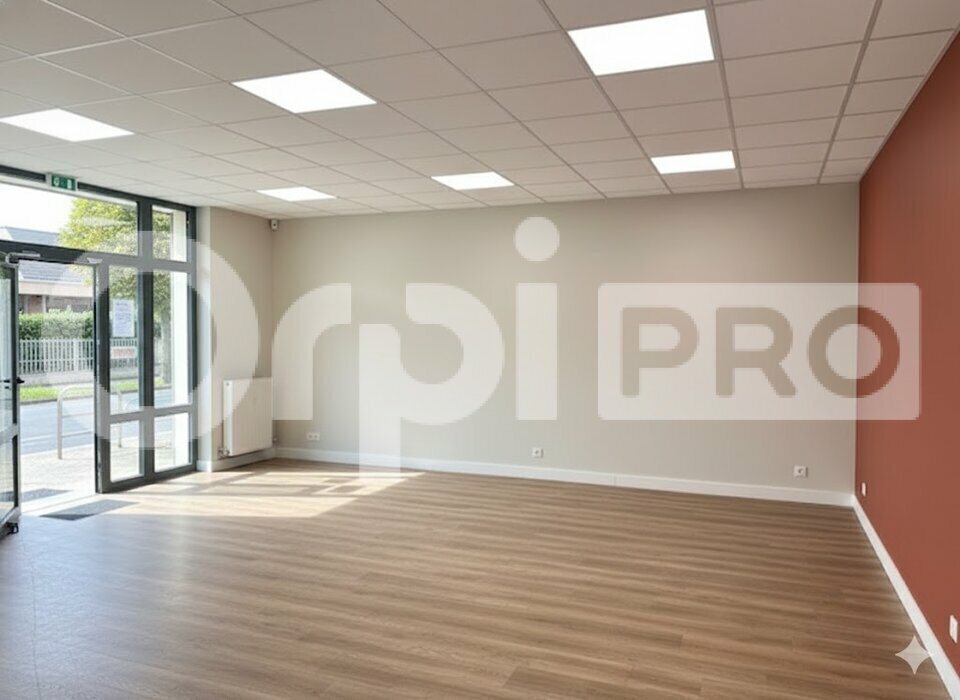 Retail in La Rochelle for lease Interior Photo- Image 1 of 3