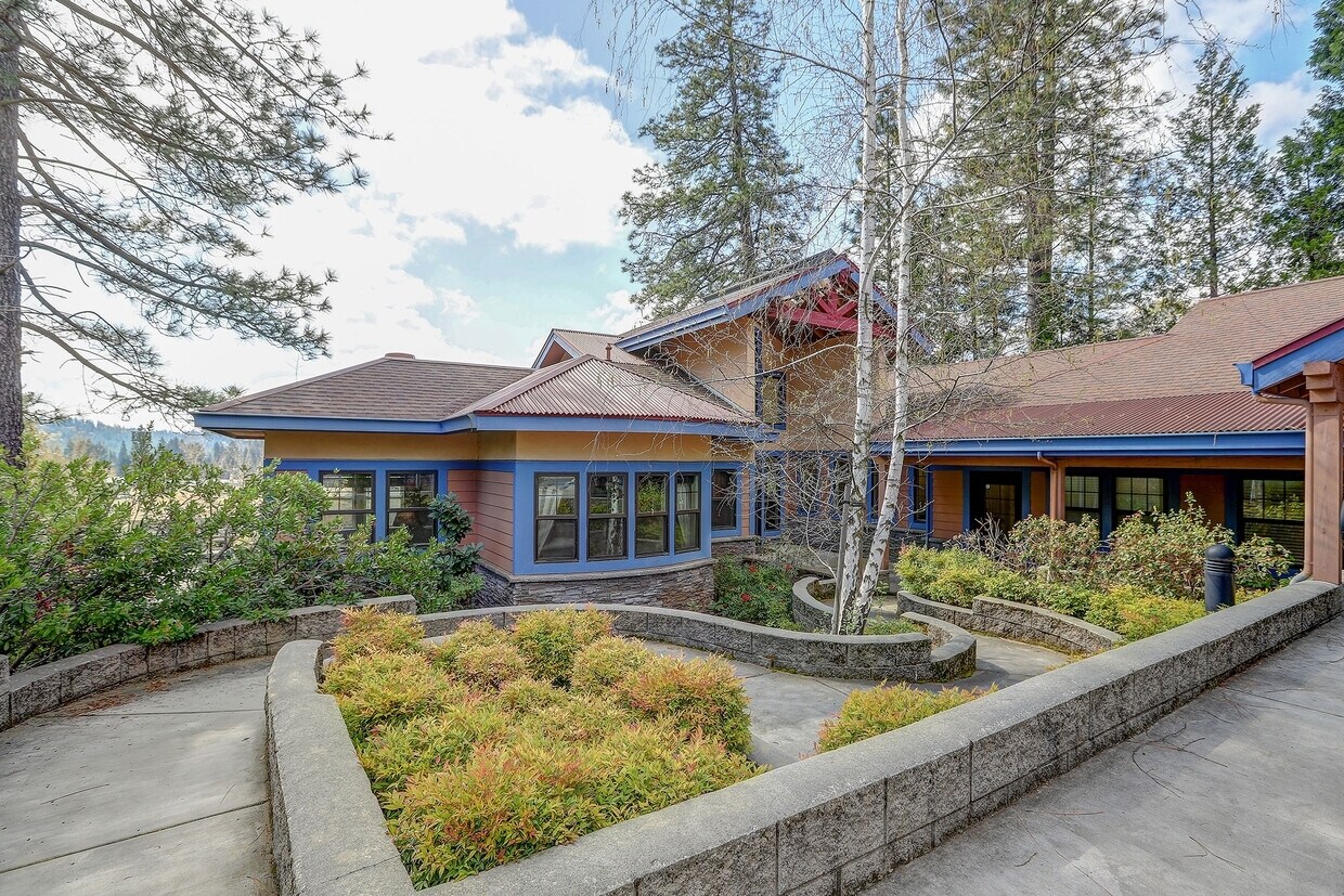 1740 E Main St, Grass Valley, CA for lease Primary Photo- Image 1 of 27