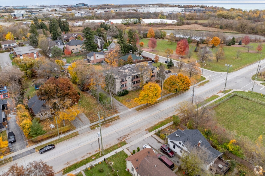 102 Front St E, Whitby, ON for sale - Building Photo - Image 2 of 2