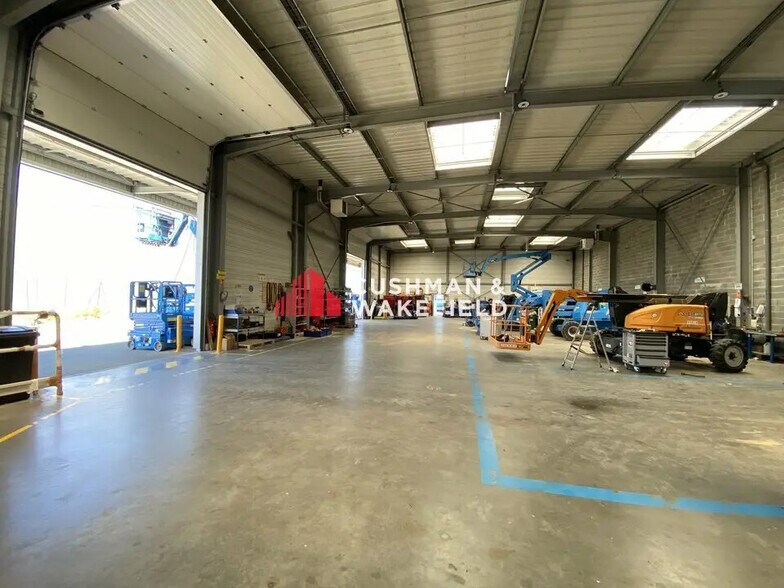 Office in Bruguières for lease - Interior Photo - Image 3 of 8