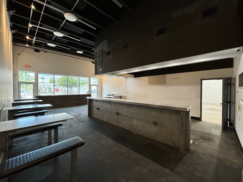 120 NW 24th St, Miami, FL for lease - Building Photo - Image 2 of 13