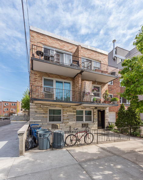 2627 28th St, Long Island City, NY for sale - Building Photo - Image 1 of 15