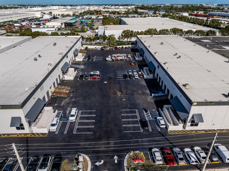8315-8345 NW 74th St, Medley, FL for lease - Building Photo - Image 3 of 4
