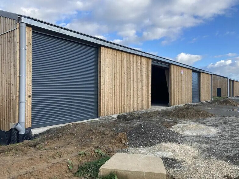 Flex in Honfleur for lease - Building Photo - Image 1 of 1