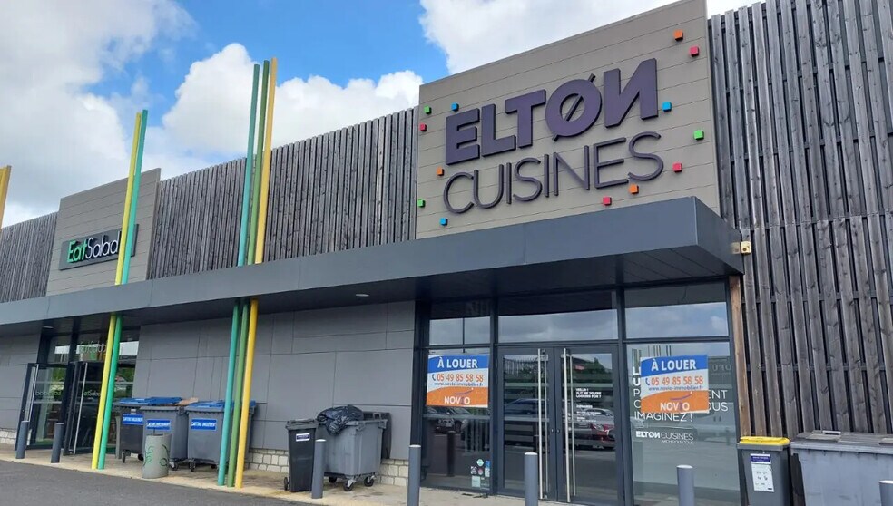 Retail in Chasseneuil-du-Poitou for lease - Building Photo - Image 1 of 5