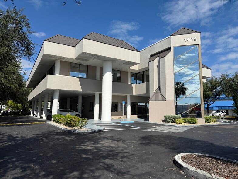 1425 Viscaya Pky, Cape Coral, FL for lease - Building Photo - Image 1 of 20